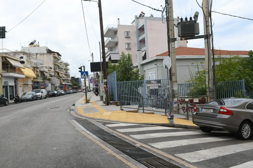 Σε εξέλιξη τα έργα του Δήμου Πατρέων στην Πανεπιστημίου: Νέα πεζοδρόμια και ασφαλτοστρώσεις ΦΩΤΟ