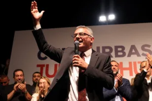 Politico: Ο Τουφάν Ερχιουμάν ανατρέπει τον Τατάρ και ανοίγει τον δρόμο για επανέναρξη συνομιλιών