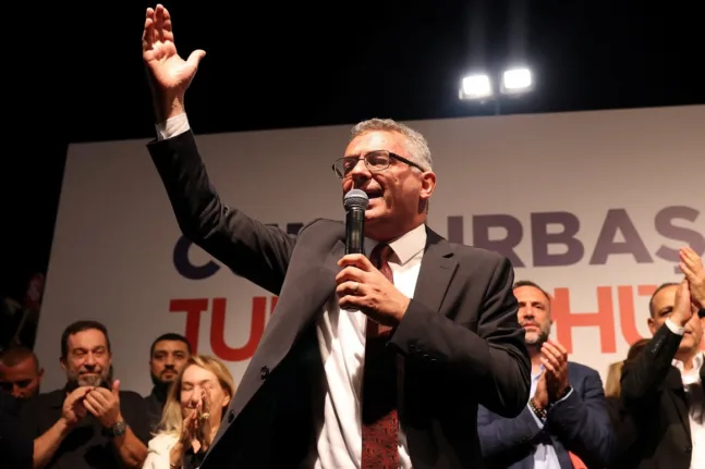 Politico: Ο Τουφάν Ερχιουμάν ανατρέπει τον Τατάρ και ανοίγει τον δρόμο για επανέναρξη συνομιλιών