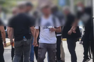 Στον ανακριτή οι συλληφθέντες του κυκλώματος για τον ΦΠΑ: Διώξεις για σωρεία κακουργημάτων