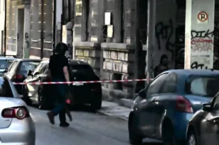 Συναγερμός στα Εξάρχεια: Ύποπτο σακίδιο στη Χαριλάου Τρικούπη, ποιοι δρόμοι έχουν κλείσει