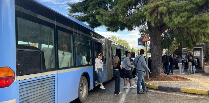 Πάτρα: Δημοτική άρνηση για επιδότηση στα εισιτήρια φοιτητών - Ποιο το σκεπτικό και η αντίδραση Μπούρα