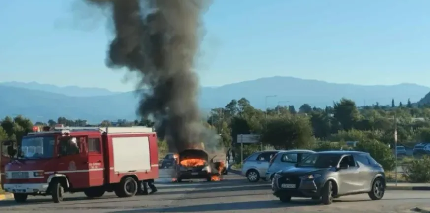 Πάτρα: Αυτοκίνητο τυλίχθηκε στις φλόγες έξω από το Πανεπιστημιακό Νοσοκομείο Ρίου Πάτρα: Αυτοκίνητο τυλίχθηκε στις φλόγες έξω από το Πανεπιστημιακό Νοσοκομείο Ρίου