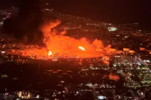ΒΙΝΤΕΟ από τη μεγάλη πυρκαγιά σε διυλιστήριο της Chevron στην Καλιφόρνια