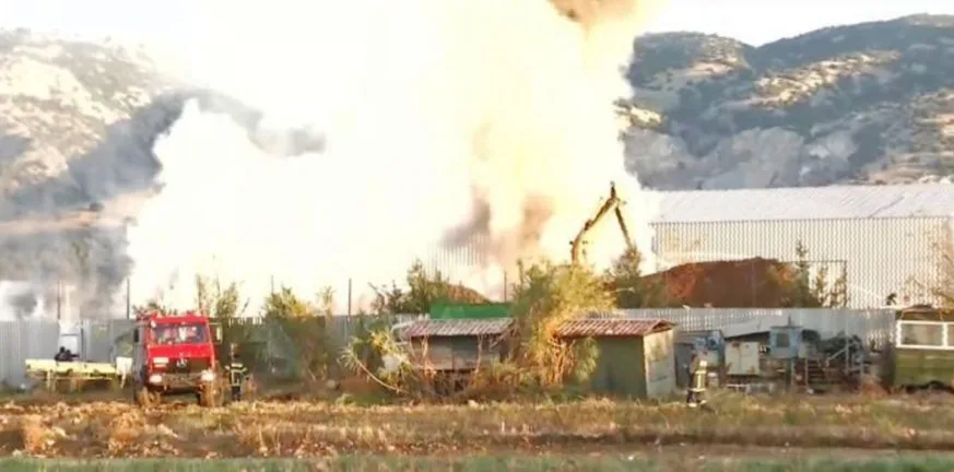 Σέρρες: Μεγάλη φωτιά σε εργοστάσιο ανακύκλωσης