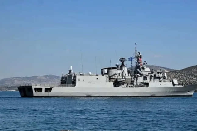 Συναγερμός στην επιχείρηση “Ασπίδες”: Φλεγόμενο τάνκερ κοντά στην Υεμένη - Η “Σπέτσαι” στη γραμμή διάσωσης
