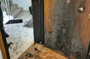 Επίθεση με μολότοφ στο γραφείο του υφυπουργού Χάρη Θεοχάρη: «Η Δημοκρατία μας δεν τρομοκρατείται», δηλώνει η ΝΔ ΦΩΤΟ Επίθεση με μολότοφ στο γραφείο του υφυπουργού Χάρη Θεοχάρη: «Η Δημοκρατία μας δεν τρομοκρατείται», δηλώνει η ΝΔ ΦΩΤΟ