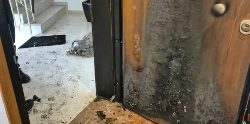 Επίθεση με μολότοφ στο γραφείο του υφυπουργού Χάρη Θεοχάρη: «Η Δημοκρατία μας δεν τρομοκρατείται», δηλώνει η ΝΔ ΦΩΤΟ Επίθεση με μολότοφ στο γραφείο του υφυπουργού Χάρη Θεοχάρη: «Η Δημοκρατία μας δεν τρομοκρατείται», δηλώνει η ΝΔ ΦΩΤΟ