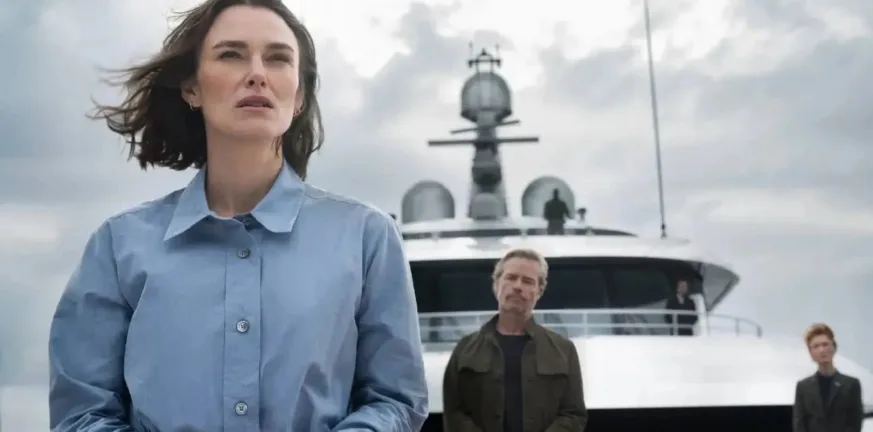 Η Γυναίκα στην Καμπίνα 10: Μια αλήθεια που πνίγεται στο σκοτάδι Η Γυναίκα στην Καμπίνα 10: Μια αλήθεια που πνίγεται στο σκοτάδι