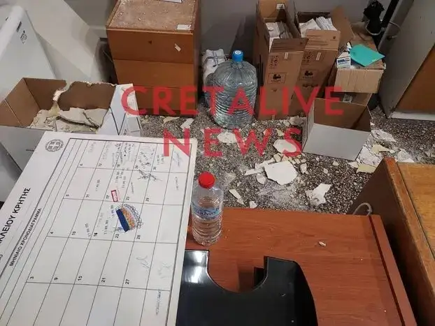 Δήμος Ηρακλείου: Έπεσαν σοβάδες όταν εξυπηρετούνταν πολίτες, ΦΩΤΟ