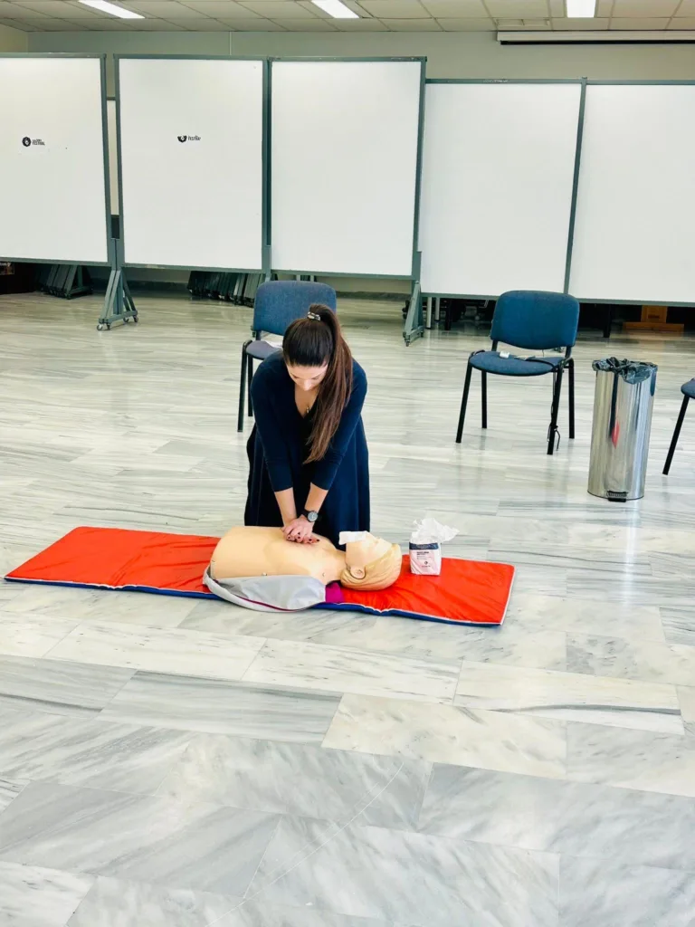 Εκπαιδευτικά σεμινάρια Βασικής Υποστήριξης της Ζωής και εκπαίδευσης στη χρήση Απινιδωτή από το Πανεπιστήμιο Πατρών