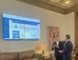 Το ήξερες ότι μπορείς να βρεις όλα τα δέντρα της Αθήνας; Ο Χάρης Δούκας μας ξεναγεί στον «πύργο ελέγχου» στο γραφείο του Το ήξερες ότι μπορείς να βρεις όλα τα δέντρα της Αθήνας; Ο Χάρης Δούκας μας ξεναγεί στον «πύργο ελέγχου» στο γραφείο του