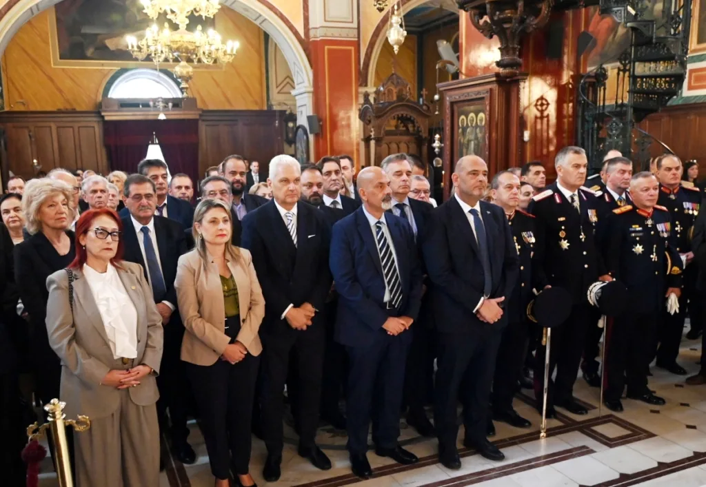 Πάτρα: Η δημοτική αρχή στις εκδηλώσεις για την επέτειο της 28ης Οκτωβρίου Πάτρα: Η δημοτική αρχή στις εκδηλώσεις για την επέτειο της 28ης Οκτωβρίου