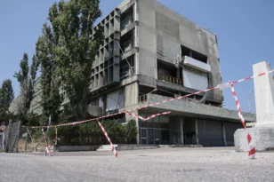 Πάτρα – Πρώην Κτίριο Υπηρεσιών Λιμένα: Τόση εσωστρέφεια για ένα «κουφάρι»;