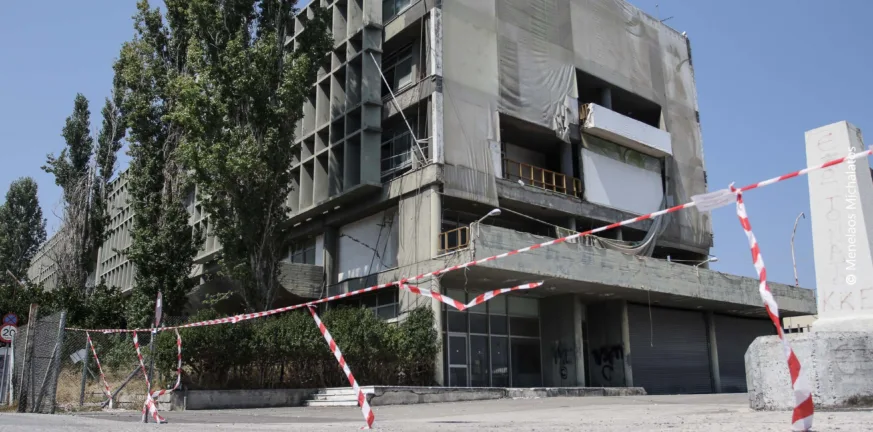 Πάτρα - Πρώην Κτίριο Υπηρεσιών Λιμένα: Τόση εσωστρέφεια για ένα «κουφάρι»; Πάτρα - Πρώην Κτίριο Υπηρεσιών Λιμένα: Τόση εσωστρέφεια για ένα «κουφάρι»;