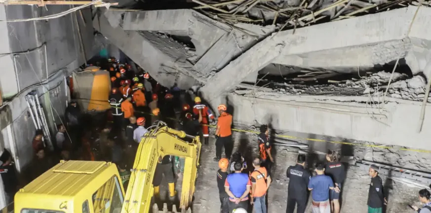 Ινδονησία: 54 νεκροί από την κατάρρευση σχολικού οικοτροφείου στην Ιάβα, συνεχίζονται οι έρευνες