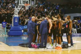 Ο Προμηθέας μάχη με το Μαρούσι στο «Τόφαλος»