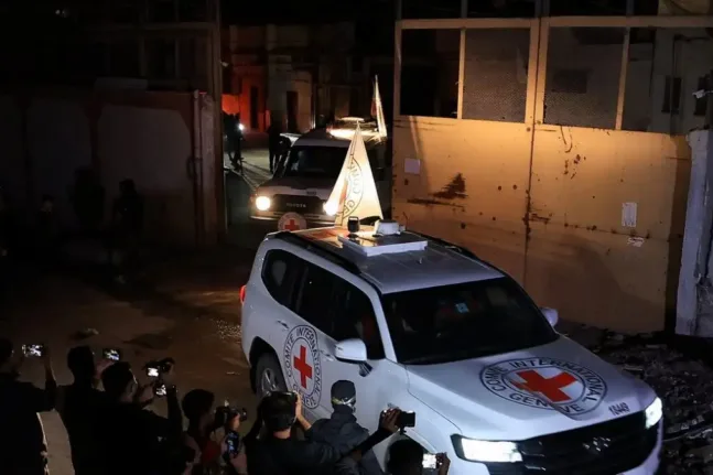 Σε τεντωμένο σχοινί η εκεχειρία στη Γάζα: Η Χαμάς αναβάλλει την παράδοση σορού ομήρου Σε τεντωμένο σχοινί η εκεχειρία στη Γάζα: Η Χαμάς αναβάλλει την παράδοση σορού ομήρου