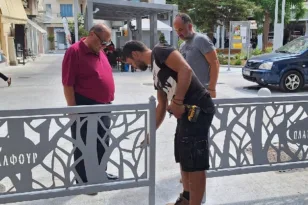 «Εμφύλιος» στο Αίγιο για τον Καλογερόπουλο: Οξύτατη κόντρα για την πλατεία