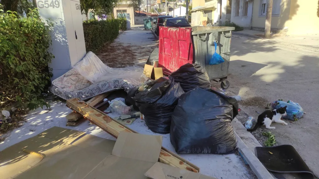 Μικρές χωματερές στην Πάτρα: Καθαριότητα εκτός ελέγχου Μικρές χωματερές στην Πάτρα: Καθαριότητα εκτός ελέγχου