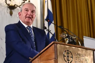 Καραμανλής: Αιχμές προς την κυβέρνηση και προειδοποίηση για πολιτική κρίση που μπορεί να εξελιχθεί σε εθνική