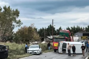 Θεσσαλονίκη: Καραμπόλα 5 οχημάτων στο Πλαγιάρι - Δείτε το ΒΙΝΤΕΟ ντοκουμέντο