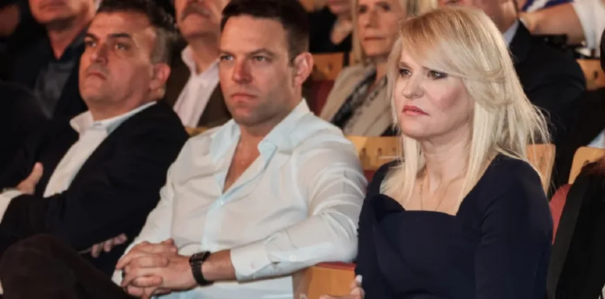 Κασσελάκης μετά τη διαρροή συνομιλίας με Τζάκρη: «Υπερήφανος για τη Θεοδώρα, δεν μας κρατάει κανείς» Κασσελάκης μετά τη διαρροή συνομιλίας με Τζάκρη: «Υπερήφανος για τη Θεοδώρα, δεν μας κρατάει κανείς»
