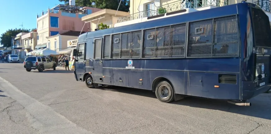 Το ισραηλινό κρουαζιερόπλοιο Crown Iris στο Κατάκολο - Αυξημένα μέτρα ασφαλείας και παρουσία αστυνομίας στο λιμάνι ΦΩΤΟ Το ισραηλινό κρουαζιερόπλοιο Crown Iris στο Κατάκολο - Αυξημένα μέτρα ασφαλείας και παρουσία αστυνομίας στο λιμάνι ΦΩΤΟ