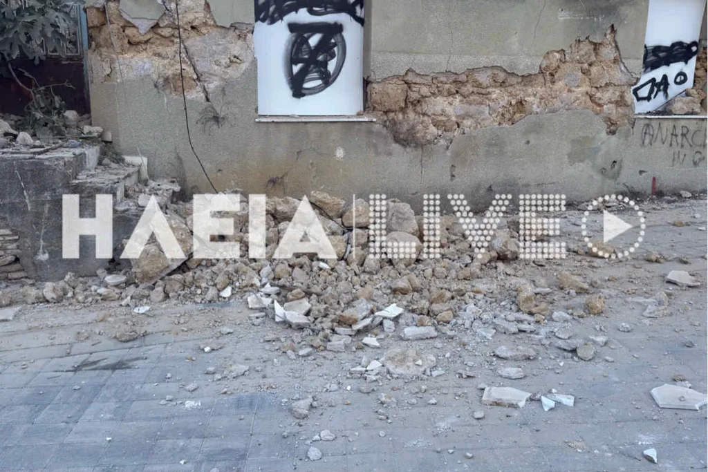 Χαμός στον Πύργο, ετοιμόρροπο κτίριο κατέρρευσε πάνω σε αυτοκίνητα! ΦΩΤΟ