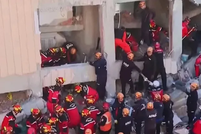 Κατάρρευση κτιρίου στην Κωνσταντινούπολη: Δύο νεκροί, ο ένας 12 ετών – Συνεχίζεται η μάχη για τα υπόλοιπα μέλη της οικογένειας ΝΕΟΤΕΡΑ Κατάρρευση κτιρίου στην Κωνσταντινούπολη: Δύο νεκροί, ο ένας 12 ετών – Συνεχίζεται η μάχη για τα υπόλοιπα μέλη της οικογένειας ΝΕΟΤΕΡΑ