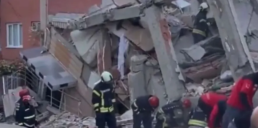 Τουρκία: Κατέρρευσε 7ώροφο κτίριο στην Κωνσταντινούπολη ΒΙΝΤΕΟ Τουρκία: Κατέρρευσε 7ώροφο κτίριο στην Κωνσταντινούπολη ΒΙΝΤΕΟ