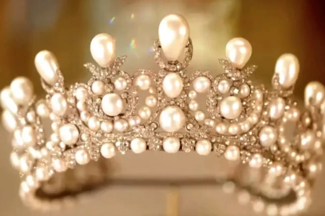 Το «θησαυροφυλάκιο του αιώνα»: Άφαντα τα κοσμήματα του Λούβρου – 7 συλλήψεις, αλλά κανένα εύρημα Το «θησαυροφυλάκιο του αιώνα»: Άφαντα τα κοσμήματα του Λούβρου – 7 συλλήψεις, αλλά κανένα εύρημα