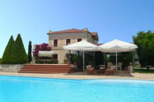 Πωλείται ιστορική βίλα στην Κουρούτα, δείτε την ιστορία της
