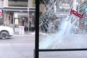 Τα «έσπασε» άνδρας σε κατάσταση αμόκ τα Λαδάδικα