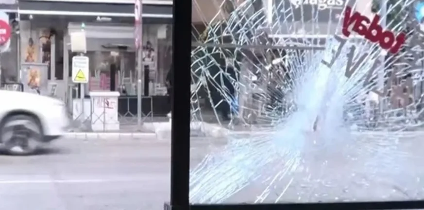 Τα «έσπασε» άνδρας σε κατάσταση αμόκ τα Λαδάδικα Τα «έσπασε» άνδρας σε κατάσταση αμόκ τα Λαδάδικα