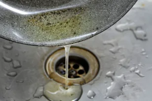 Γιατί δεν πρέπει να ρίχνουμε λάδι στο νεροχύτη