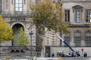 Τα νέα στοιχεία για τη ληστεία του «αιώνα» στον Λούβρο, μεγάλες οι πολιτικές αντιδράσεις στη Γαλλία ΒΙΝΤΕΟ
