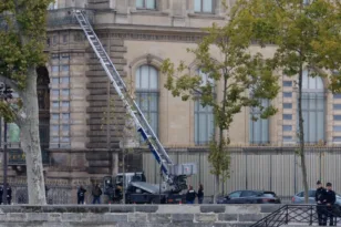 Γαλλία: «Για πάνω από 20 χρόνια υποτιμούσαμε τους κινδύνους εισβολής στο Λούβρο» Γαλλία: «Για πάνω από 20 χρόνια υποτιμούσαμε τους κινδύνους εισβολής στο Λούβρο»