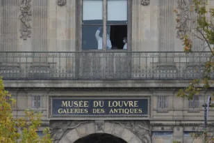 Παρίσι: Νέα σύλληψη για την κλοπή στο Λούβρο