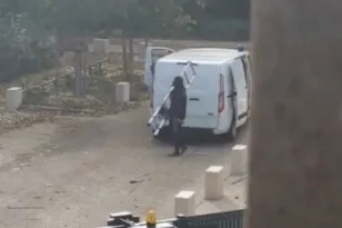 Λυών: Με λεία 12 εκατ. ευρώ διέφυγαν οι ληστές από το εργαστήριο χρυσού, ΒΙΝΤΕΟ Λυών: Με λεία 12 εκατ. ευρώ διέφυγαν οι ληστές από το εργαστήριο χρυσού, ΒΙΝΤΕΟ