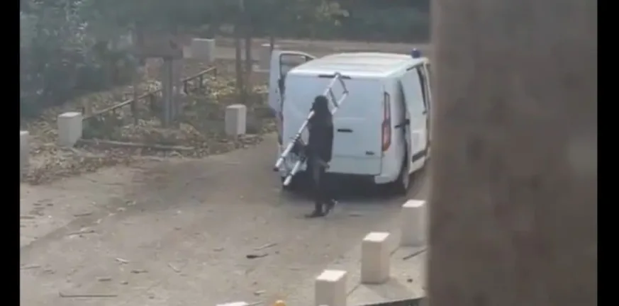 Λυών: Με λεία 12 εκατ. ευρώ διέφυγαν οι ληστές από το εργαστήριο χρυσού, ΒΙΝΤΕΟ Λυών: Με λεία 12 εκατ. ευρώ διέφυγαν οι ληστές από το εργαστήριο χρυσού, ΒΙΝΤΕΟ