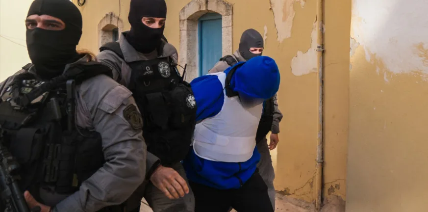 Κρήτη: Με αλεξίσφαιρο στον εισαγγελέα ο 23χρονος από το ματωμένο γλέντι - Τι ισχυρίζεται Κρήτη: Με αλεξίσφαιρο στον εισαγγελέα ο 23χρονος από το ματωμένο γλέντι - Τι ισχυρίζεται