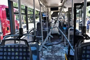 Κορωπί: Ταυτοποίηση έξι νεαροί για την επίθεση με πέτρες σε αστικό λεωφορείο