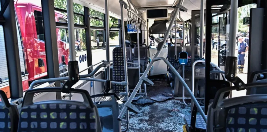 Κορωπί: Ταυτοποίηση έξι νεαροί για την επίθεση με πέτρες σε αστικό λεωφορείο Κορωπί: Ταυτοποίηση έξι νεαροί για την επίθεση με πέτρες σε αστικό λεωφορείο