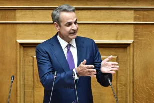 Μητσοτάκης: Ο Άγνωστος Στρατιώτης δεν ανήκει σε καμία κυβέρνηση και σε κανένα κόμμα