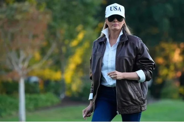 Η «πιλότος» Μελάνια Τραμπ, η εμφάνιση αλά... Top Gun ΦΩΤΟ