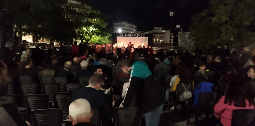 Πάτρα: Πλήθος κόσμου στην αναβίωση ιστορικής παράστασης καραγκιόζη ΦΩΤΟ