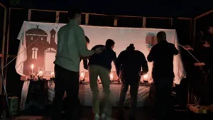 Πάτρα: Πλήθος κόσμου στην αναβίωση ιστορικής παράστασης καραγκιόζη ΦΩΤΟ