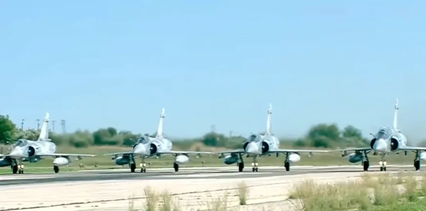 Τα Mirage «έσκισαν» τον ουρανό της Τανάγρας: Εντυπωσιακές εικόνες από τον εορτασμό της 28ης Οκτωβρίου ΒΙΝΤΕΟ Τα Mirage «έσκισαν» τον ουρανό της Τανάγρας: Εντυπωσιακές εικόνες από τον εορτασμό της 28ης Οκτωβρίου ΒΙΝΤΕΟ