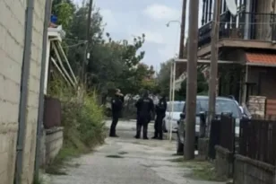 Σφίγγα ο 17χρονος για τη δολοφονία της μητέρας του στα Τρίκαλα: «Θα μιλήσω μόνο στον ανακριτή»